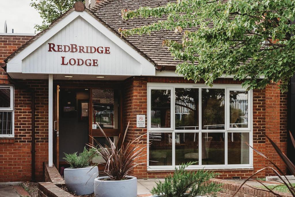 HOTEL REDBRIDGE LODGE, ILFORD